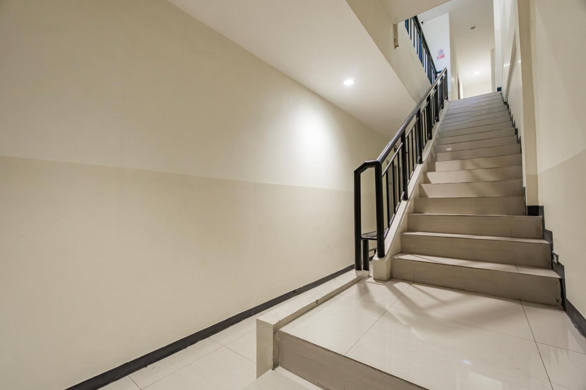 Ace Business Hotel Galaxy Surabaya Exterior foto